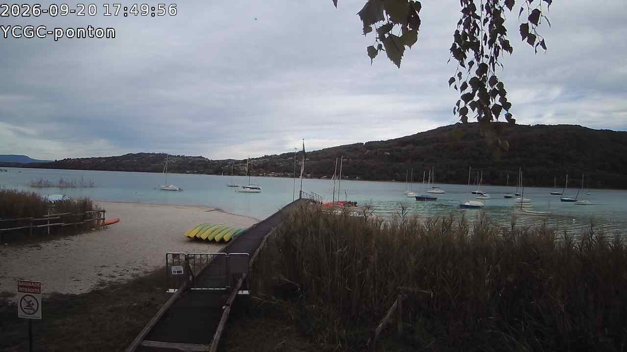 Vue Ponton du YCGC sur le lac de Paladru